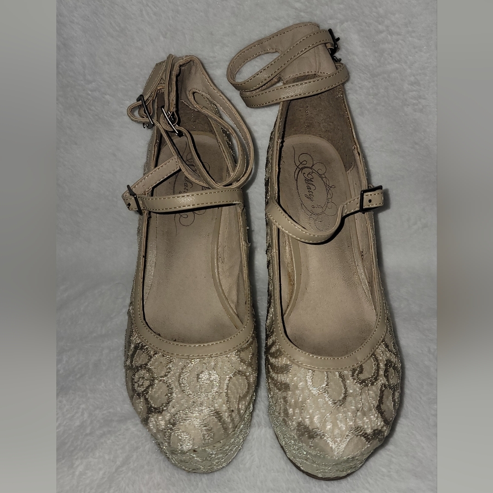 Cream color, lacy design wedges